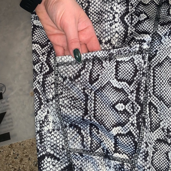 SHEIN snakeskin print workout leggings with pocket - Picture 6 of 12